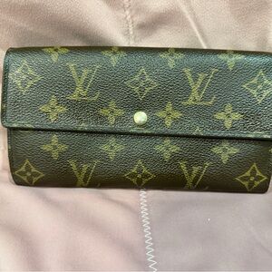 Louis Vuitton Sarah Wallet